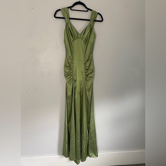 BORA Retro Old Hollywood Style Gown in Emerald Green - Picture 1 of 5
